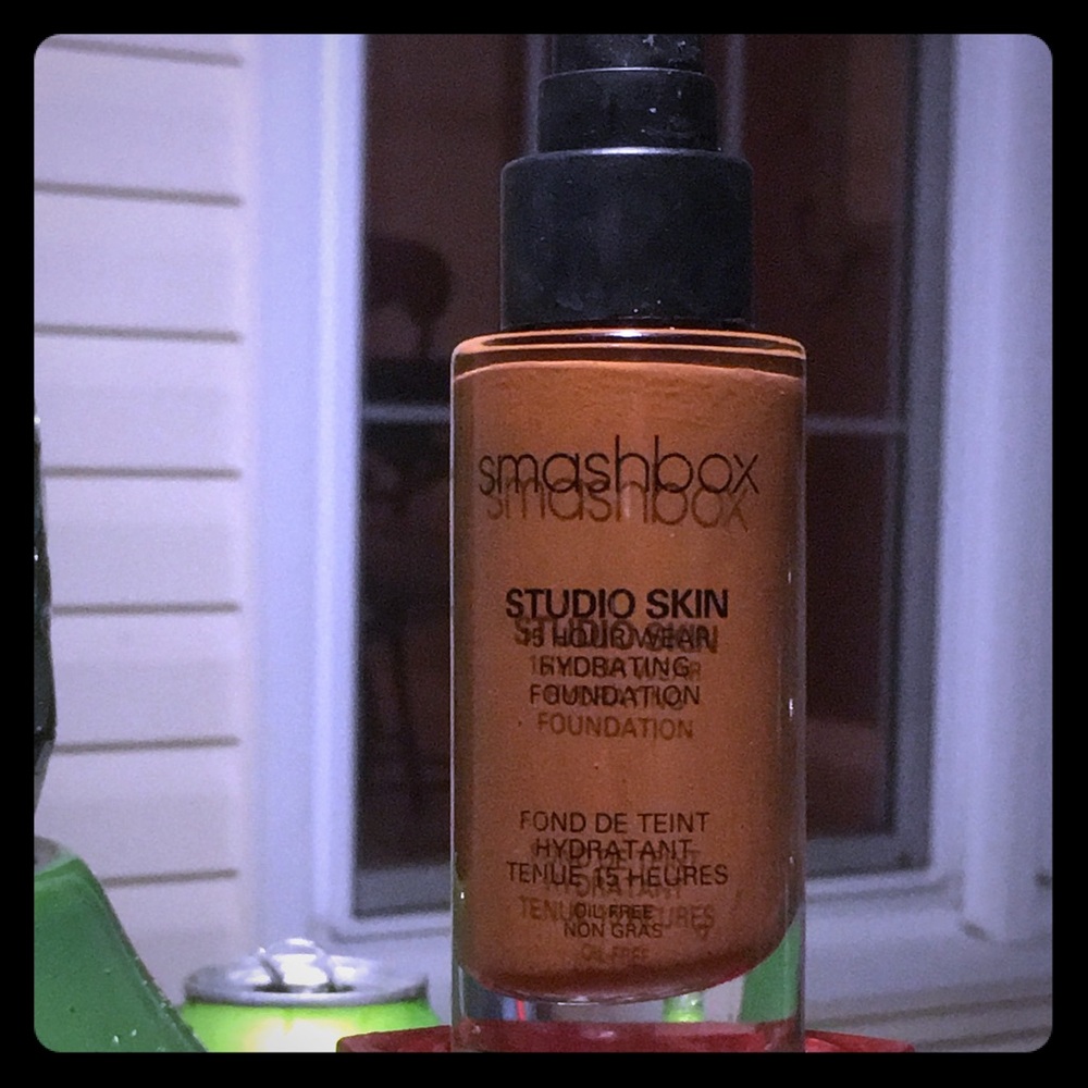 Smashbox 15 hour hydrating foundation